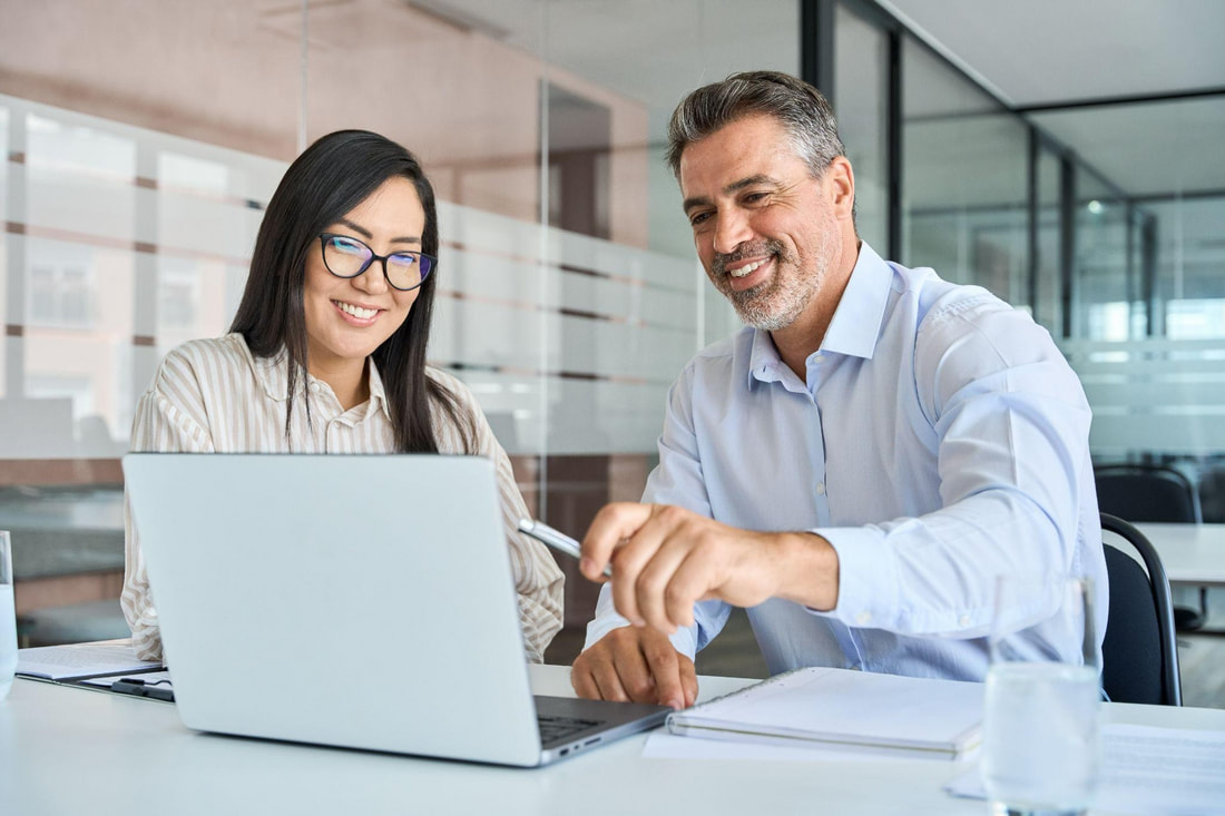 B2B technology sales professional discussing a technical solution with a customer during a solution discovery meeting.